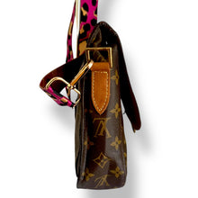 Load image into Gallery viewer, Louis Vuitton Monogram St Cloud Crossbody – Vintage with Character
