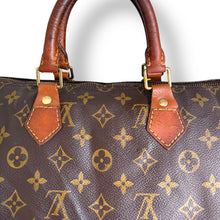 Load image into Gallery viewer, Louis Vuitton Monogram Speedy 35 – Vintage with Character
