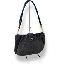 Load image into Gallery viewer, Beautiful Vintage Leather Hand Bag
