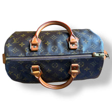 Load image into Gallery viewer, Vintage Louis Vuitton Monogram Speedy 25 – with Lock &amp; Key
