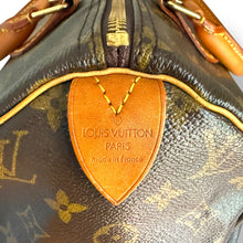 Load image into Gallery viewer, Vintage Louis Vuitton Monogram Speedy 25 – with Lock &amp; Key

