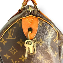 Load image into Gallery viewer, Vintage Louis Vuitton Monogram Speedy 25 – with Lock &amp; Key
