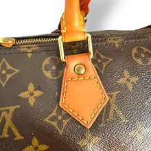 Load image into Gallery viewer, Vintage Louis Vuitton Monogram Speedy 25 – with Lock &amp; Key
