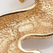 Load image into Gallery viewer, Vintage Attwood &amp; Sawyer 22kt Gold-Plated Leopard Brooch
